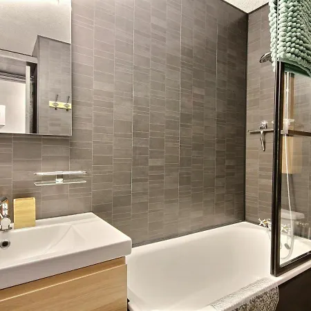 Renove A Plagne Centre Avec Balcon Et Proche Des Pistes - Fr-1-455-68 Apartamento *