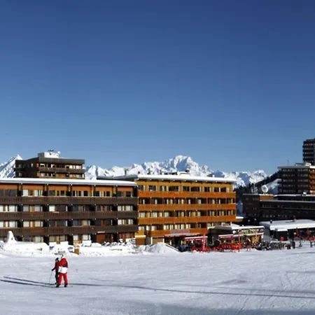 Renove A Plagne Centre Avec Balcon Et Proche Des Pistes - Fr-1-455-68 *